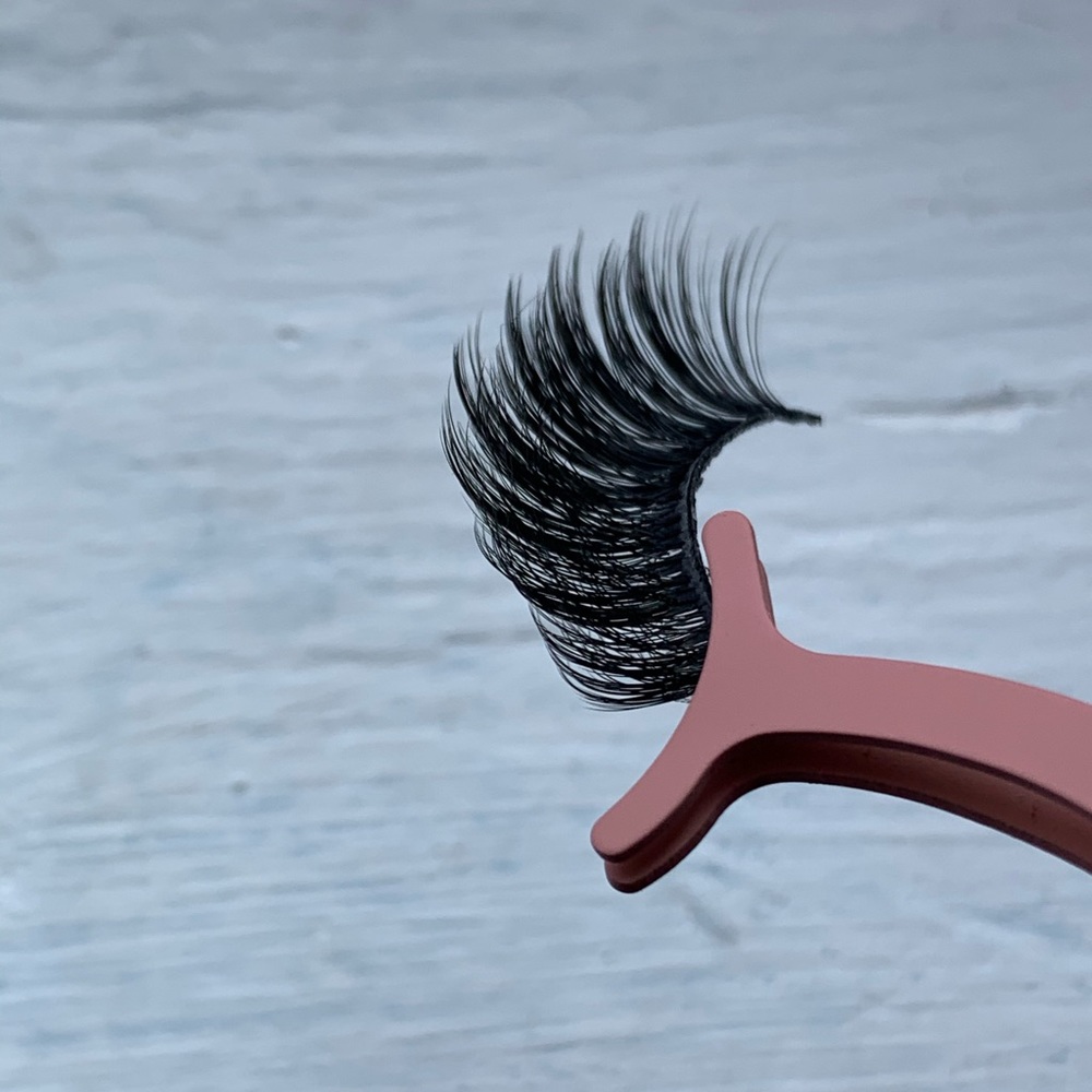 Lashes - Picture 3 of 5